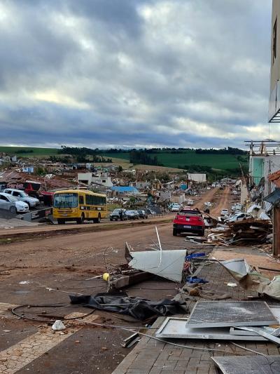 Tornado causa devastação em Rio Bonito do Iguaçu; Governo do Estado decreta calamidade pública